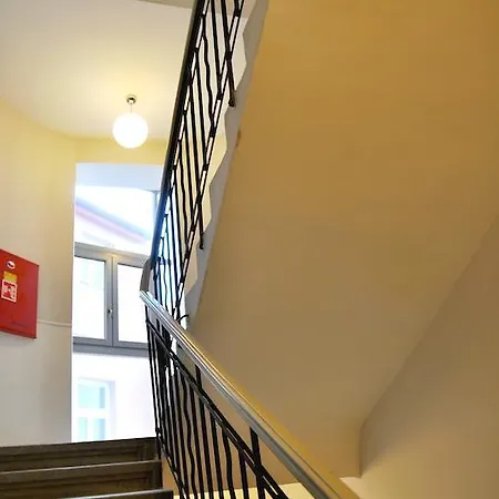 家庭公寓酒店 *